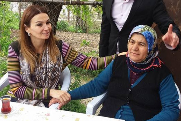 Azerbaycanlı vekilden şehit ailesine ziyaret