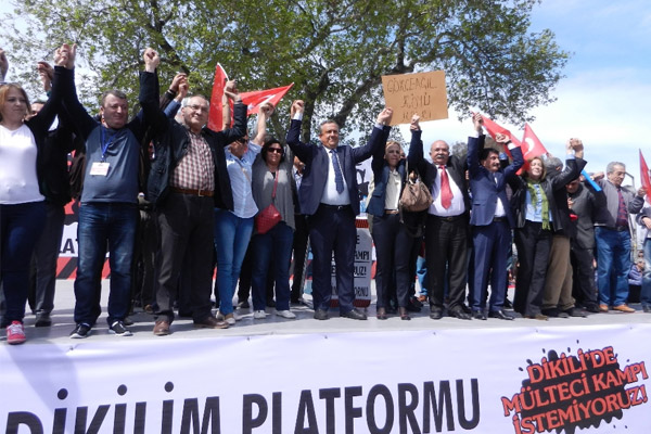 Dikili’de 'mülteci kampı istemiyoruz' eylemi