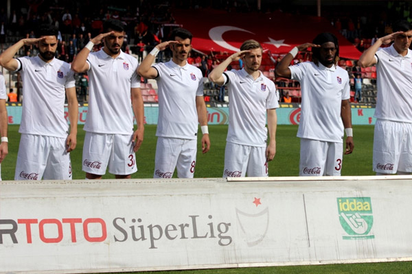 Trabzonsporlu futbolculardan asker selamı