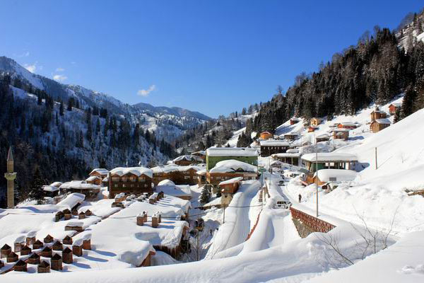 Ayder Yaylası beyaza büründü