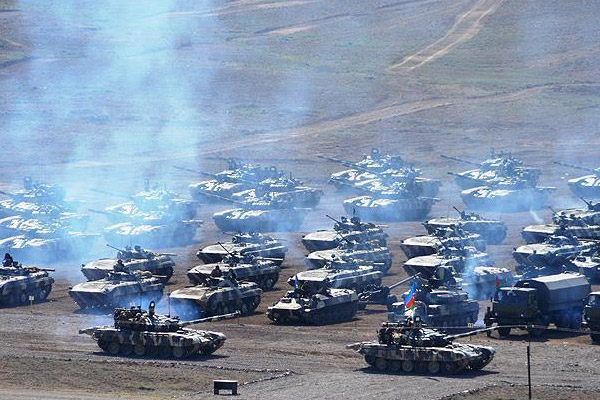 Azerbaycan, Ermeni karargahını imha etti