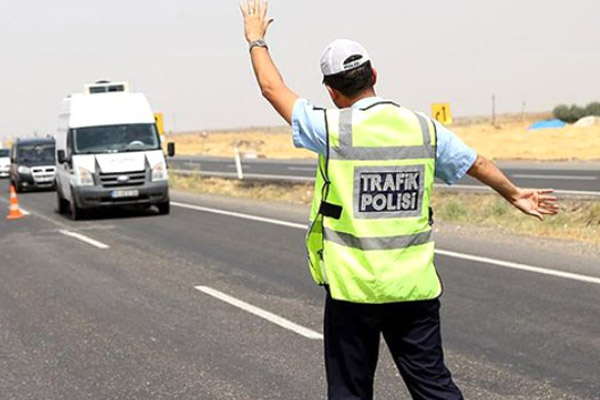 Diyarbakır’da ’bombalı araç’ alarmı