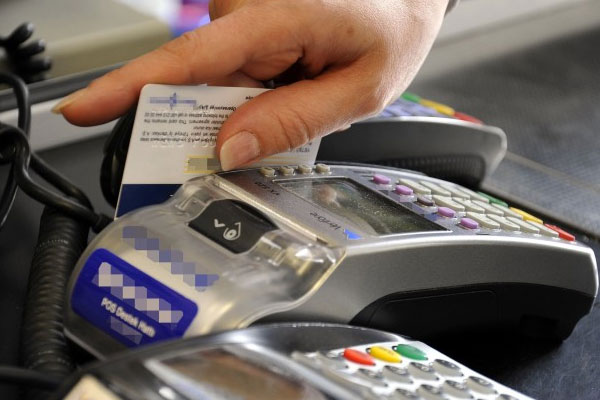 Kredi kartlarını 'faiz' vurdu