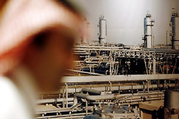 Suudi Arabistan'dan İran'a petrol darbesi