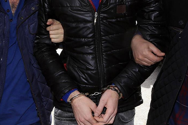 İstanbul'da 25 öğrenciye 'terör' gözaltısı