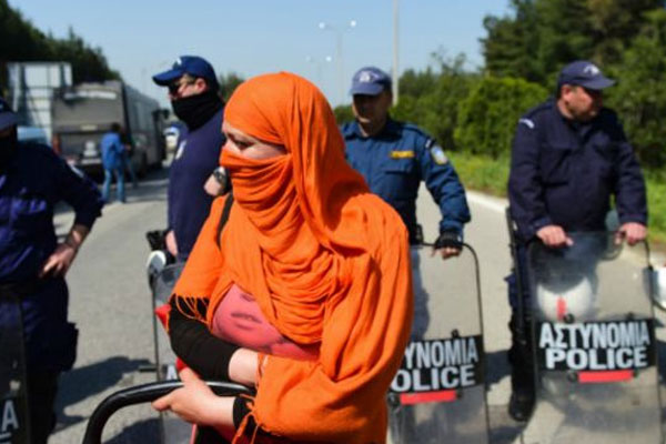 Yunanistan göçmen iadelerini durdurdu