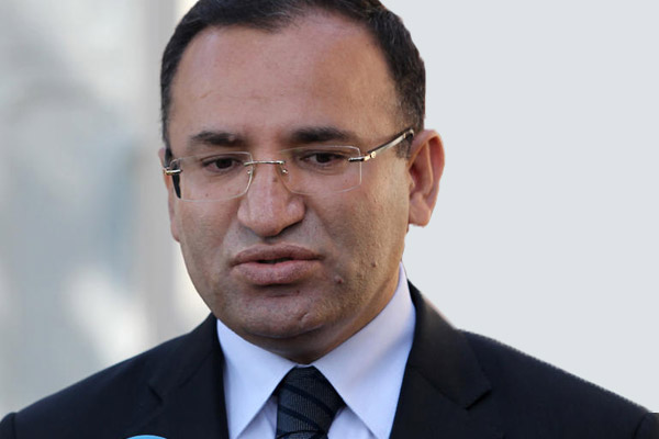 Bozdağ: Türk siyaseti dibe vurdu