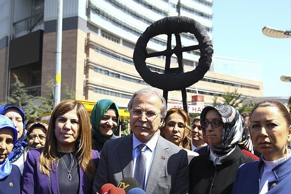 AK Parti’den CHP’ye silah çelenk