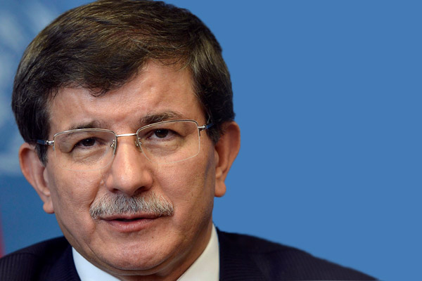 Davutoğlu Tatar Türkleri'ni kabul etti