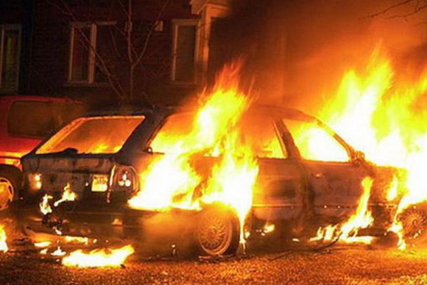 İstanbul'da 23 araç kundaklandı