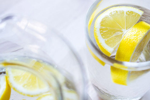 Limonlu su içmenin faydaları