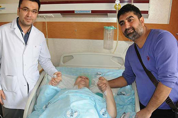 Suriyeli kadının karnından 12 kilo ur çıkarıldı