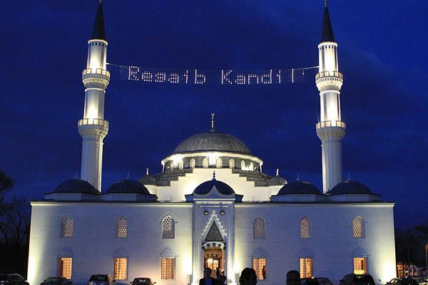 ABD’de Regaip Kandili idrak edildi