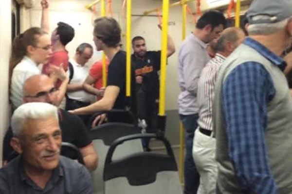 Metroda mahsur kaldılar