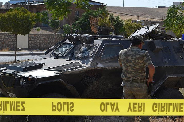 Van'da askeri araç devrildi: 13 yaralı