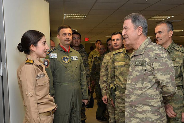 Orgeneral Akar birlikleri denetledi