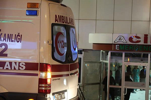 Derik'te polis lojmanlarına saldırı