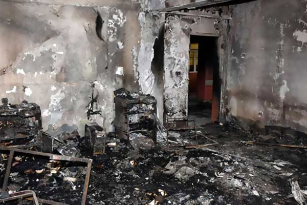 PKK Van'da okul yaktı