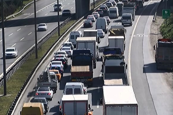 FSM’deki intihar girişimi trafiği kilitledi