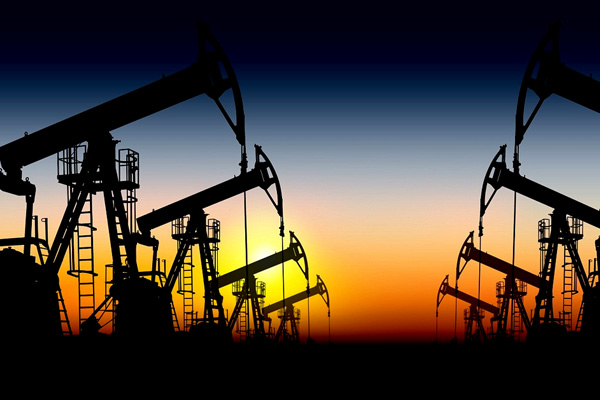 Petrol fiyatlarındaki düşüş Körfez'i vurdu