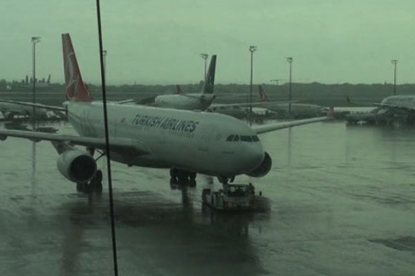 Havayollarına sağanak yağmur engeli