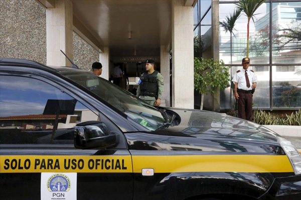 Panama Belgelerini yayınlayan Mossack Fonseca'ya polis baskını