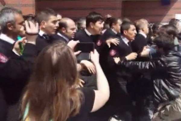 Üniversitede arbede: 6 yaralı