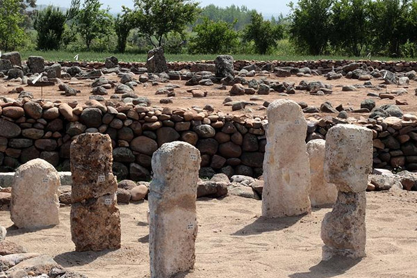 Hatay'da Kayı Boyu'na ait mezar taşları bulundu
