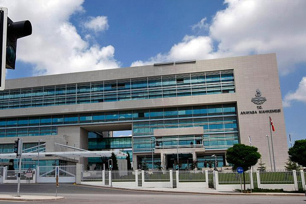 AYM'den iki parti hakkında suç duyurusu