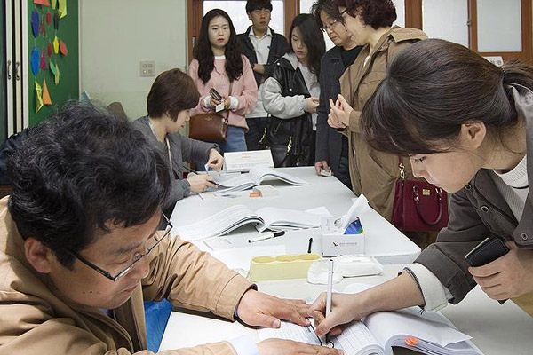 Güney Kore'de muhalefet kazandı