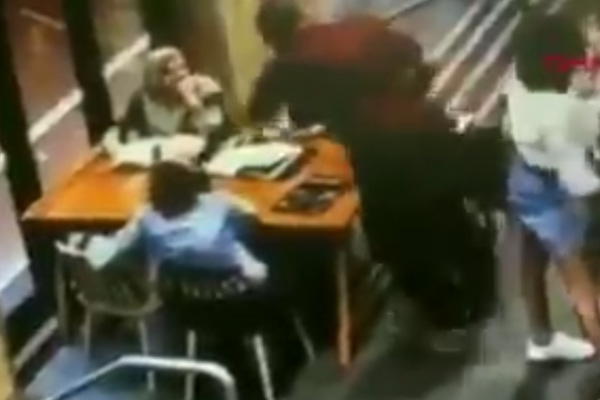 Avustralya’da başörtülü hamile kadına saldırı