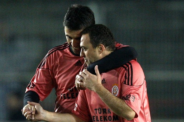 FETÖ firarisi Arif Erdem, Hakan Şükür'ün yanında çıktı