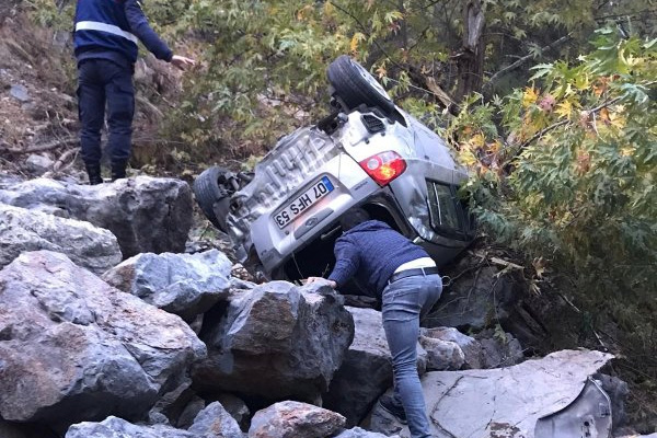 Antalya'da otomobil şarampole uçtu: 1 ölü