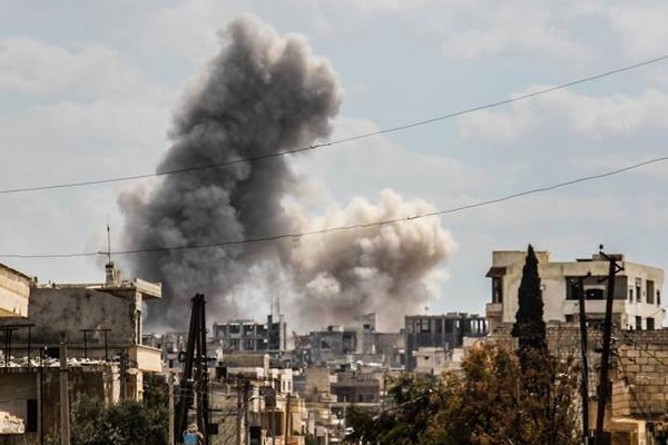 Rusya İdlib'de yine sivilleri hedef aldı