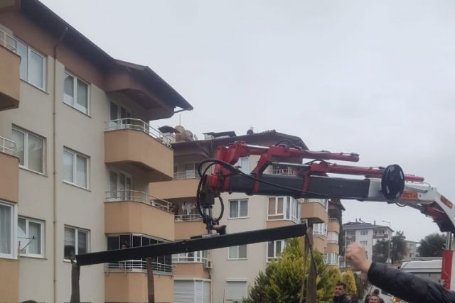 Kuşadası'nda istinat duvarı çöktü