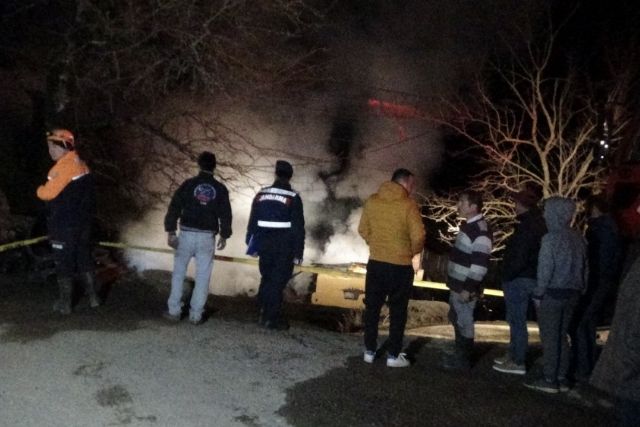 Bartın'da 2 ev çıkan yangında küle döndü