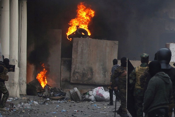 Irak'ta sokaklar yangın yeri: Çok sayıda yaralı var