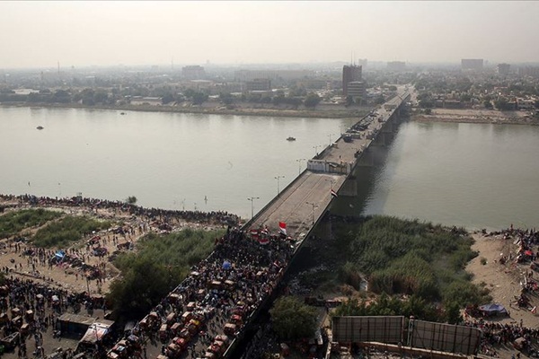 Irak'ın bazı kentlerinde gösteriler yaşamı durma noktasına getirdi