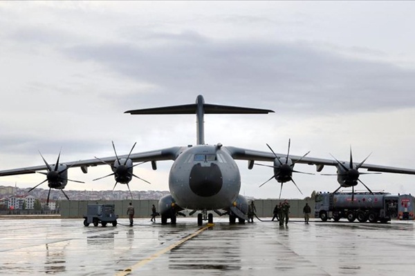 Türkiye'nin yardım uçağı Arnavutluk'ta