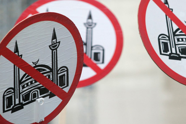 İngiltere'de seçim gündemi: Antisemitizm ve İslamofobi suçlamaları