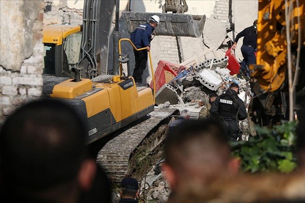 Arnavutluk'taki depremde ölü sayısı yükseldi