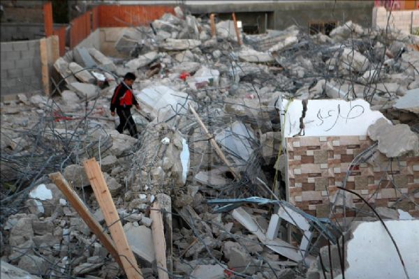 İsrail, Batı Şeria'da Filistinli tutuklulara ait 4 evi yıktı