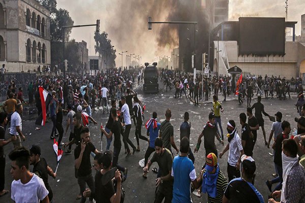 Irak'ta gösterilere kanlı müdahale:  53 ölü, 325 yaralı