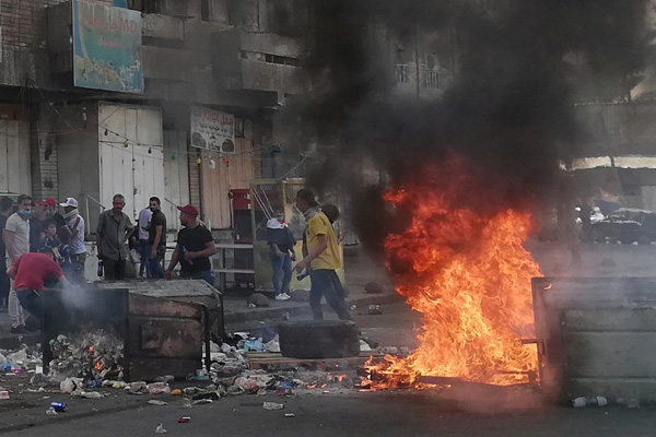 Göstericilerin öldürülmesi üzerine Zikar valisi istifa etti