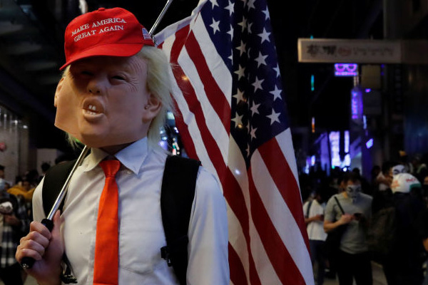 Hong Kong’da göstericilerden Trump'a ''yaptırım'' teşekkürü