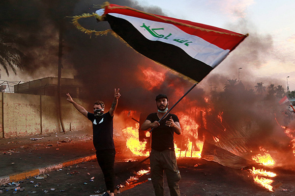 Göstericilere müdahalenin yankısı sürüyor: Irak'ta bir istifa daha