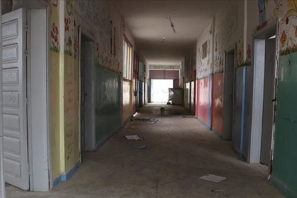 YPG/PKK'nın Tel Abyad'da tünel kazarak karargaha çevirdiği okul görüntülendi