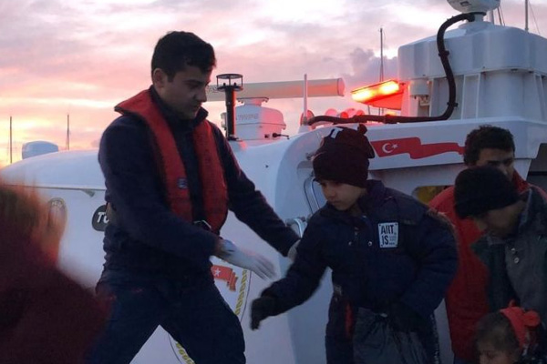 İzmir’de 111 göçmen yakalandı