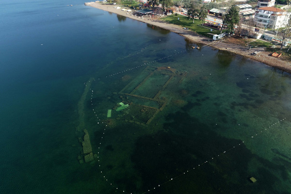 Sular çekilince bazilika kalıntısı gün yüzüne çıktı