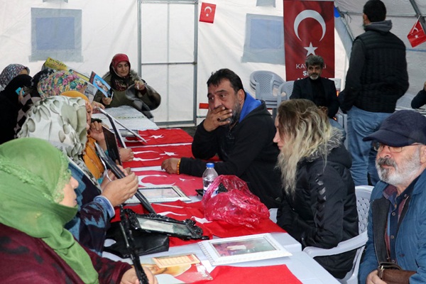 Diyarbakır annelerine sanatçılardan destek